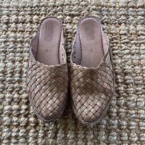 Mohinder Woven Slide